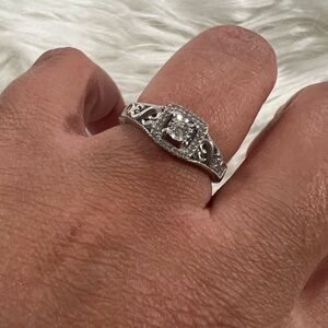 1/10th carat sterling silver Jane Seymour ring